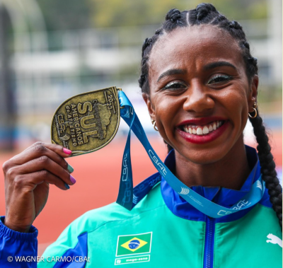 Caroline Ribeiro — RETRATO